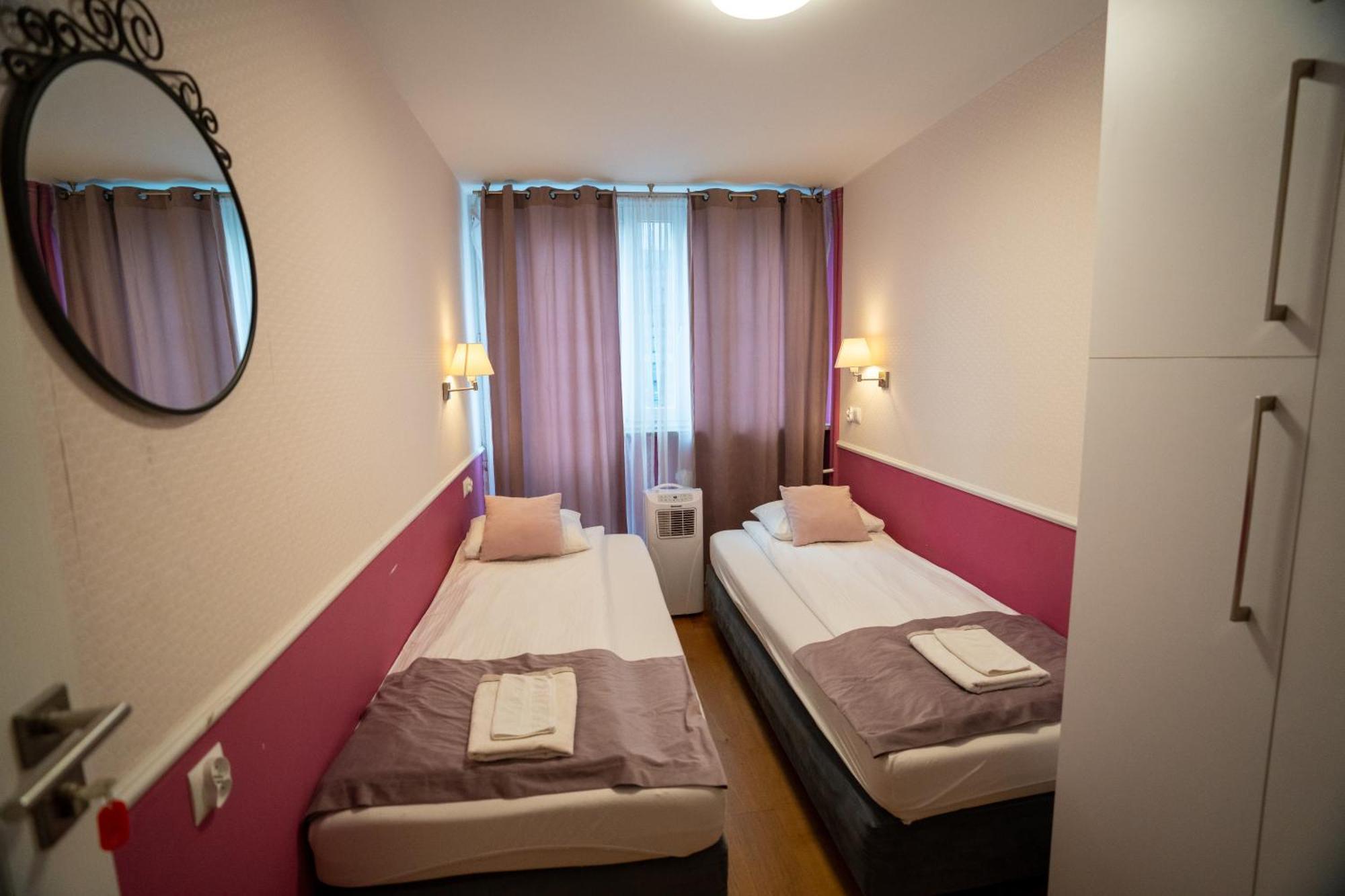 Apartament Hotel Grzybowska 9 Warsaw Exterior photo